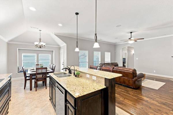 1105 Safrano Street, Midlothian, TX 76065