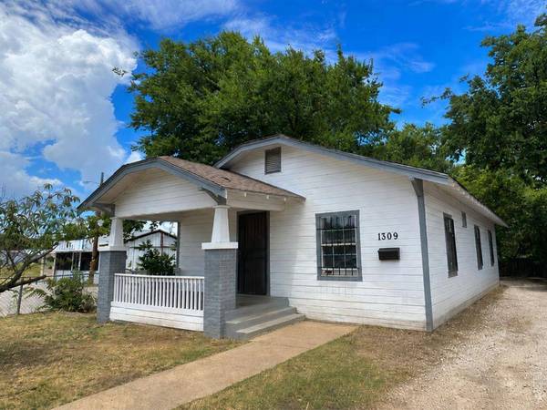 1309 S Riverside Drive, Fort Worth, TX 76104