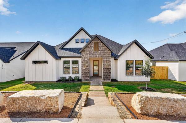 1660 W Wintergreen RD, Lancaster, TX 75134