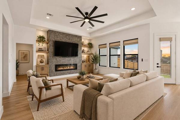 1660 W Wintergreen RD, Lancaster, TX 75134