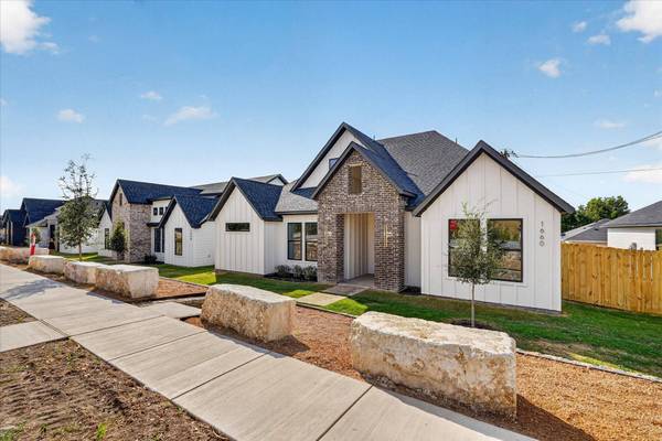 1660 W Wintergreen RD, Lancaster, TX 75134
