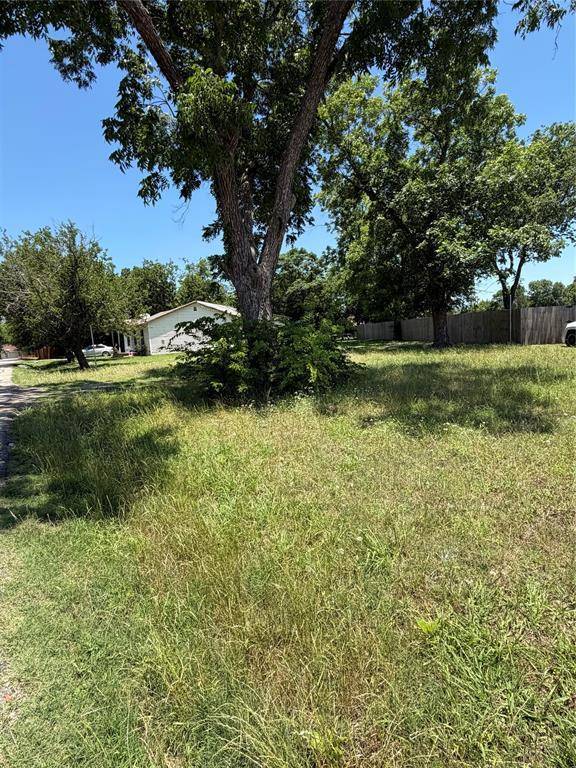 409 E Alamo Street, Terrell, TX 75160