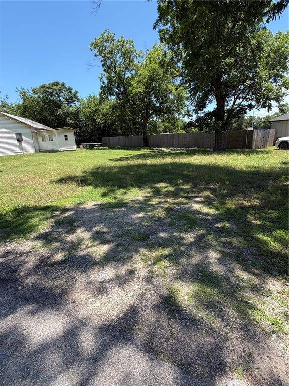 409 E Alamo Street, Terrell, TX 75160