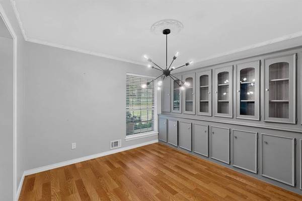 300 N Chattey Road, Desoto, TX 75115