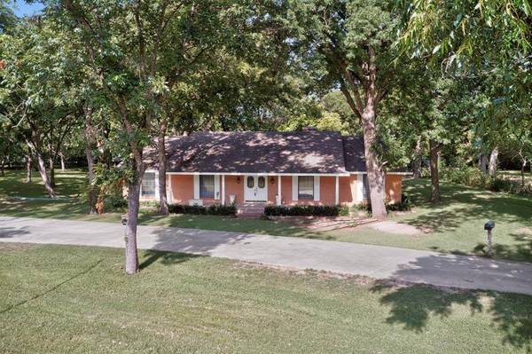 300 N Chattey Road, Desoto, TX 75115