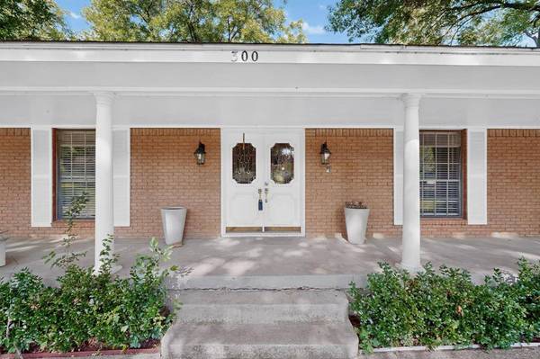 300 N Chattey Road, Desoto, TX 75115