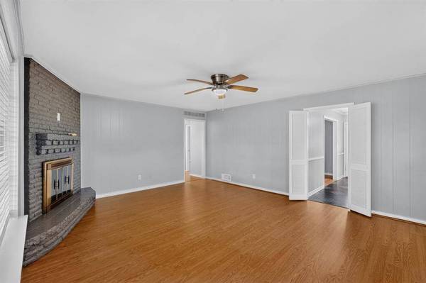 300 N Chattey Road, Desoto, TX 75115