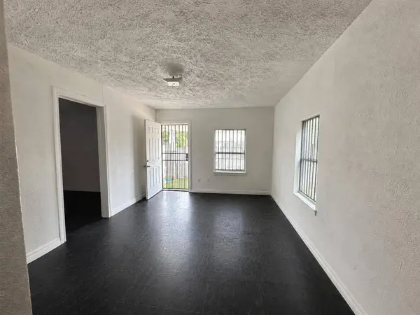 1309 S Riverside Drive, Fort Worth, TX 76104