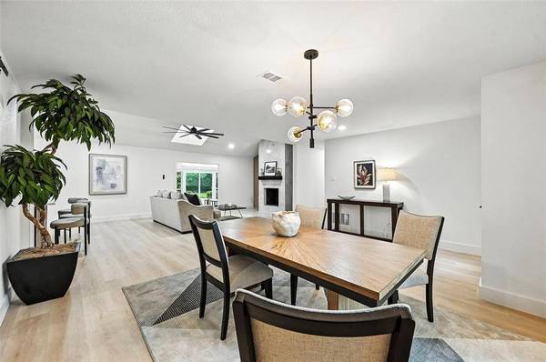 2301 Wood Cliff Court, Arlington, TX 76012