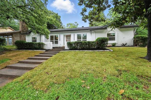 2301 Wood Cliff Court, Arlington, TX 76012