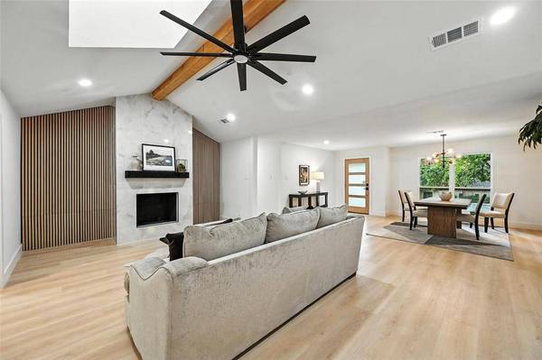 2301 Wood Cliff Court, Arlington, TX 76012