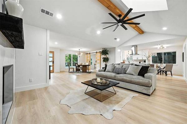 2301 Wood Cliff Court, Arlington, TX 76012