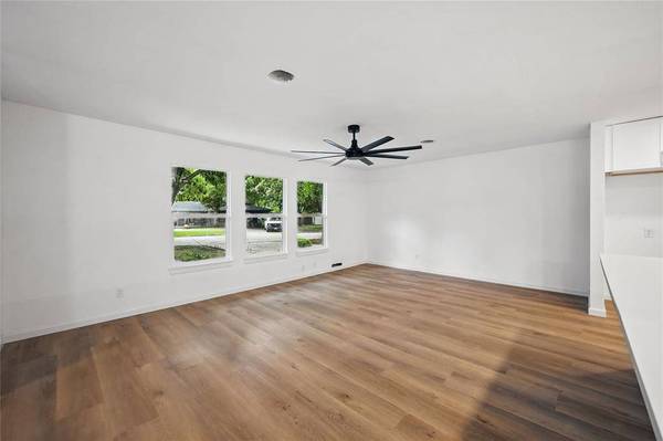 512 Shadowbrook Lane, Hurst, TX 76053