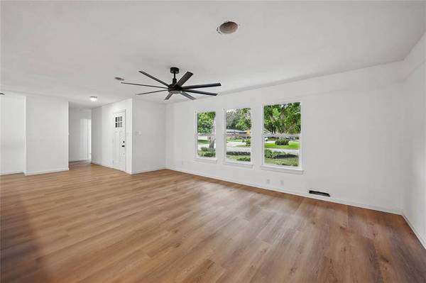 512 Shadowbrook Lane, Hurst, TX 76053