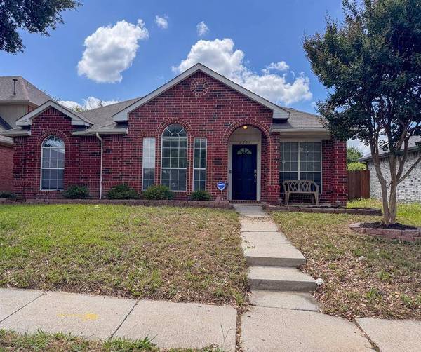 2201 Silverthorn Lane, Flower Mound, TX 75028