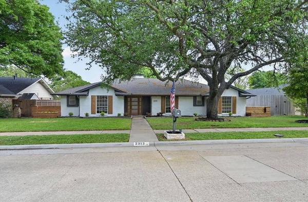 2313 Claridge Circle