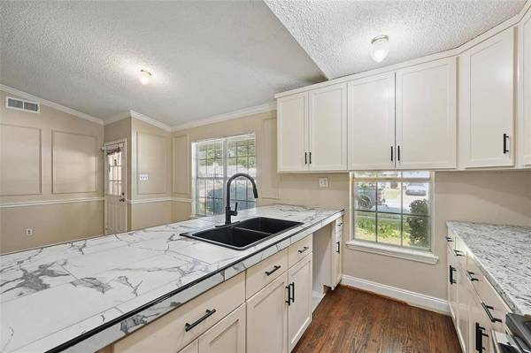 5605 Santa Fe Trail, Haltom City, TX 76148