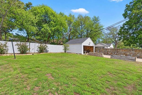 815 E Robert Street, Fort Worth, TX 76104