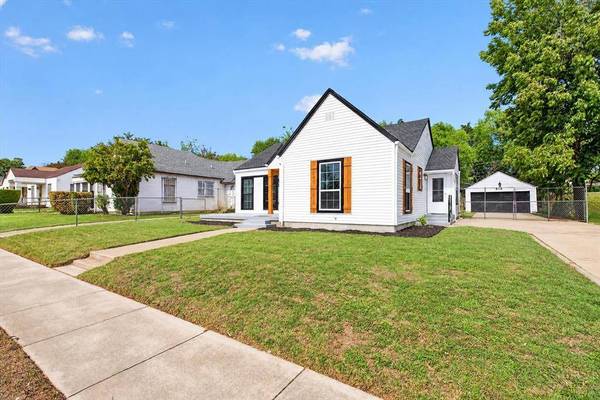 815 E Robert Street, Fort Worth, TX 76104