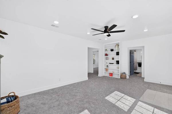 815 E Robert Street, Fort Worth, TX 76104