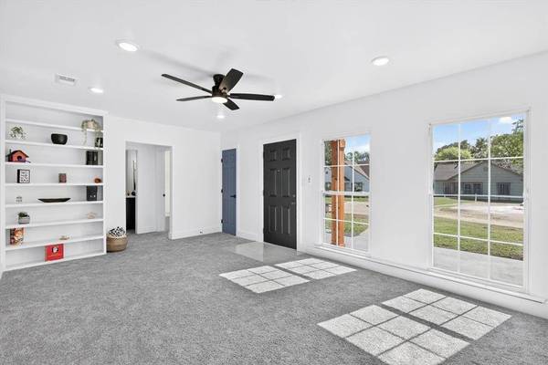 815 E Robert Street, Fort Worth, TX 76104