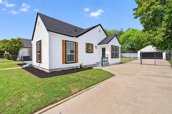 815 E Robert Street, Fort Worth, TX 76104
