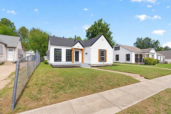 815 E Robert Street