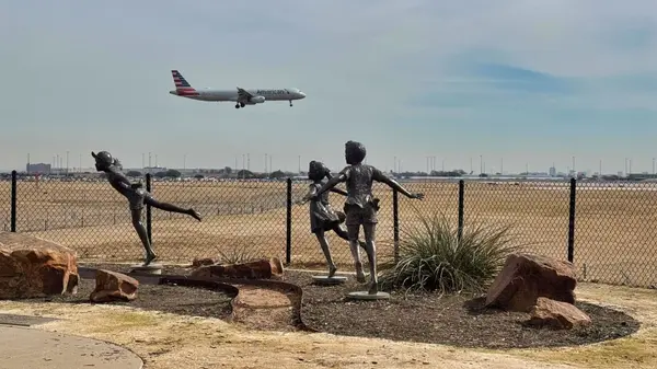 Local Favorite: Founders’ Plaza Plane Watching Near DFW