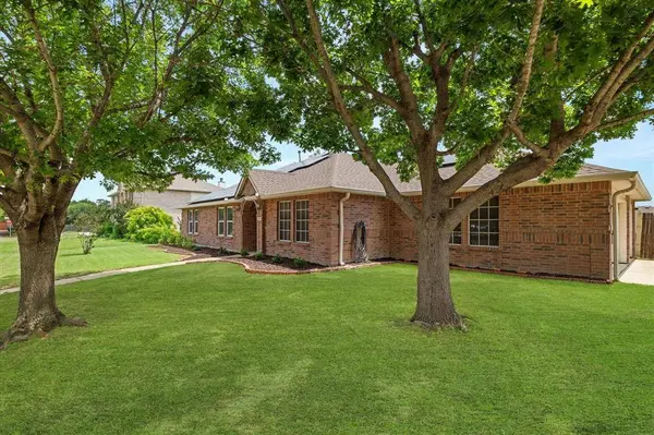 1036 Ridgetop Drive, Justin, TX 76247