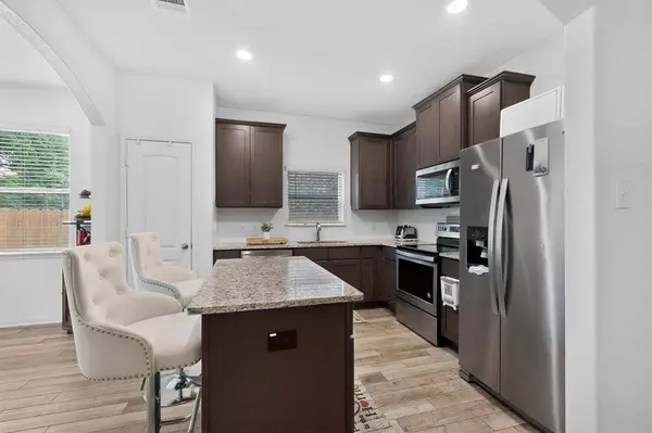 433 Cross Ridge Circle N, Fort Worth, TX 76120