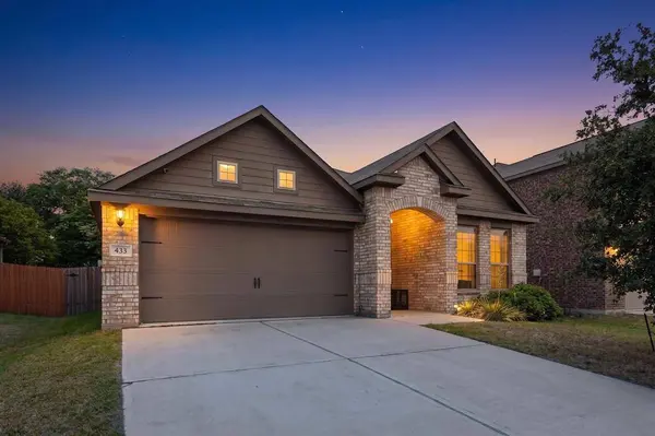 433 Cross Ridge Circle N, Fort Worth, TX 76120