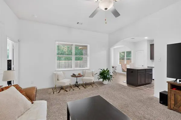 433 Cross Ridge Circle N, Fort Worth, TX 76120