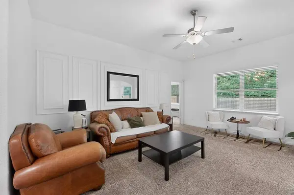 433 Cross Ridge Circle N, Fort Worth, TX 76120