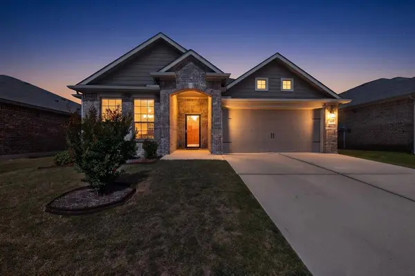 504 Cross Ridge Circle N, Fort Worth, TX 76120