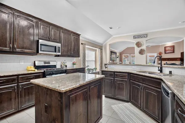 7357 Lake Rock Drive, Fort Worth, TX 76179