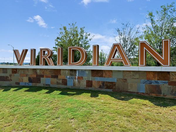 feature image of Viridian, Arlington: The Complete Insider's Guide to North Texas's Lake-Life Master-Planned Community