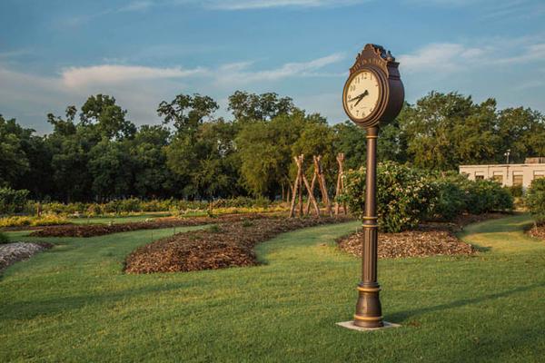 Living in Farmers Branch, TX: The Honest Pros and Cons of the City in a Park