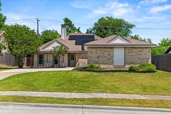 2027 Sancerre Ln, Carrollton, TX 75007-2212