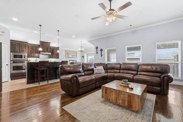1105 Safrano Street, Midlothian, TX 76065