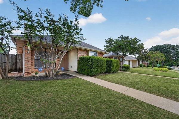 753 Red Oak Drive, Lewisville, TX 75067