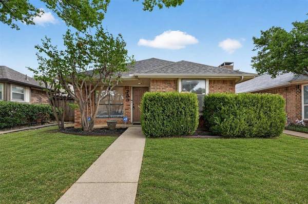 753 Red Oak Drive
