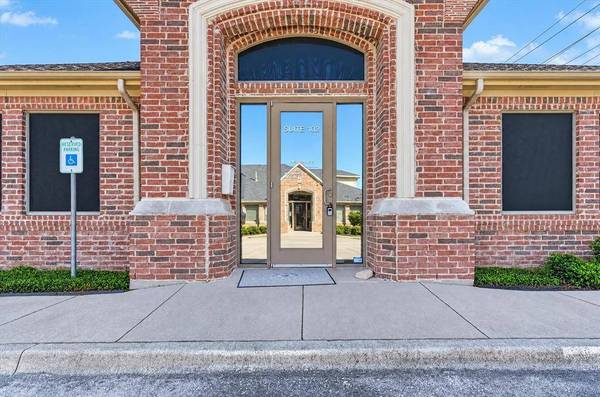 5208 Village Creek #102, Plano, TX 75093