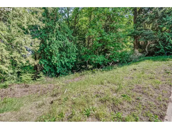 SE DUKE ST, Portland, OR 97236