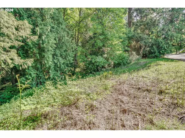 SE DUKE ST, Portland, OR 97236