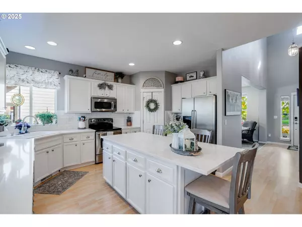 2857 BALD EAGLE AVE NW, Salem, OR 97304