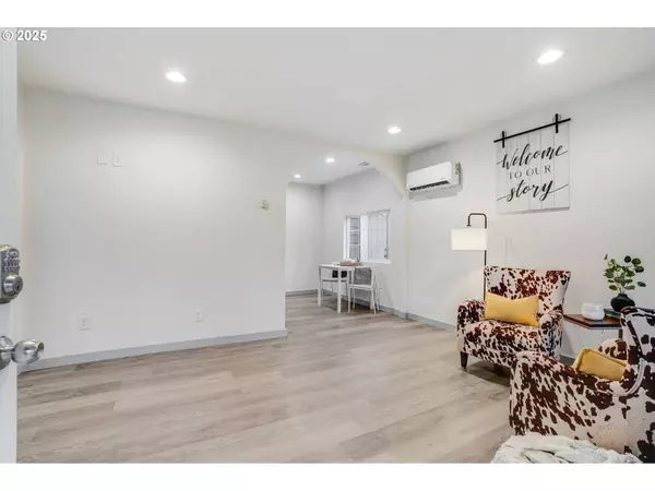 108 SOUTH ST, Silverton, OR 97381