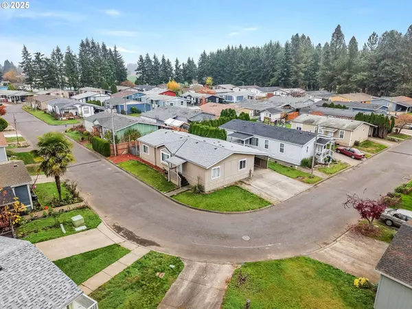 3921 PACIFIC CIR, Hubbard, OR 97032