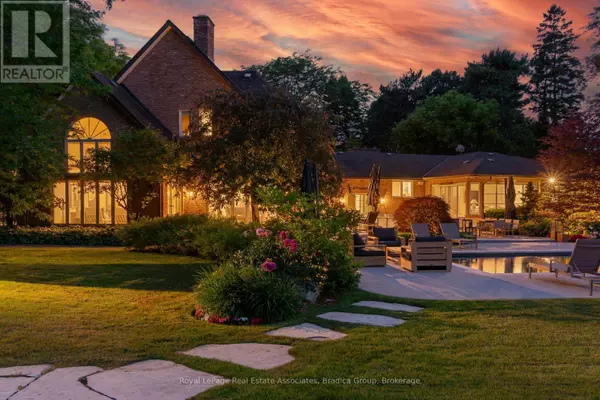 19 LORRAINE GARDENS, Toronto (islington-city Centre West), ON M9B4Z5