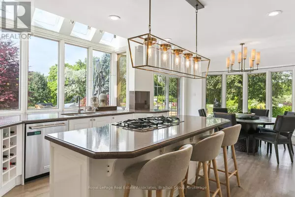 19 LORRAINE GARDENS, Toronto (islington-city Centre West), ON M9B4Z5