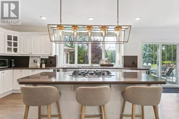 19 LORRAINE GARDENS, Toronto (islington-city Centre West), ON M9B4Z5